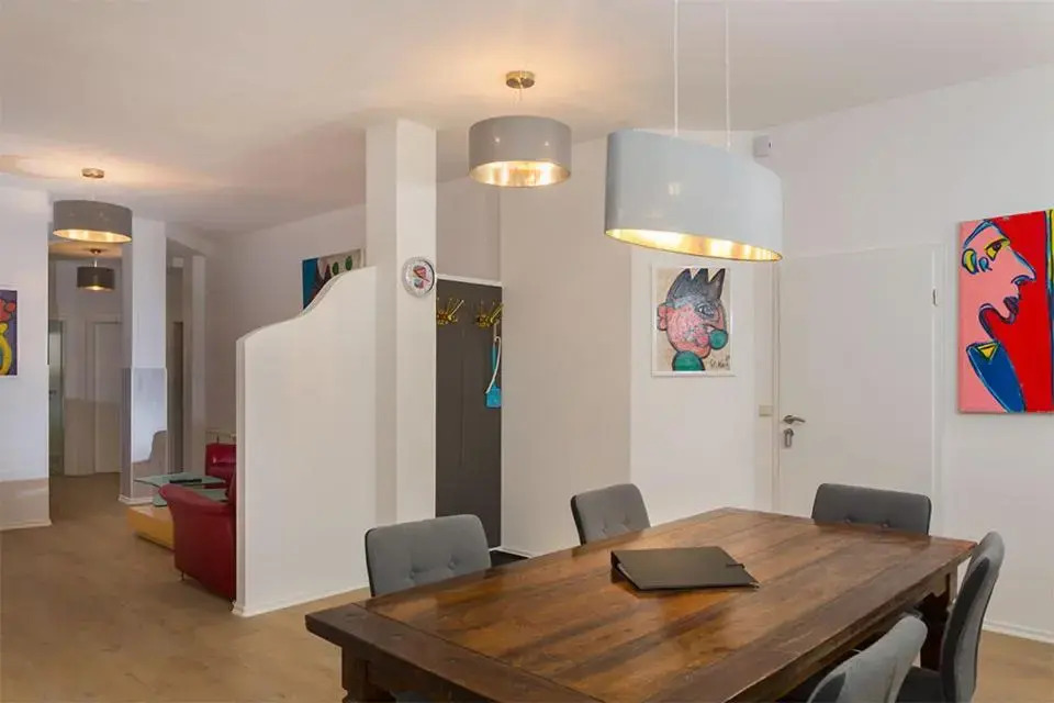 H&H Apartments im Herzen der Stadt in der Lange Strasse geräumig ruhig mit Küche und Esstisch