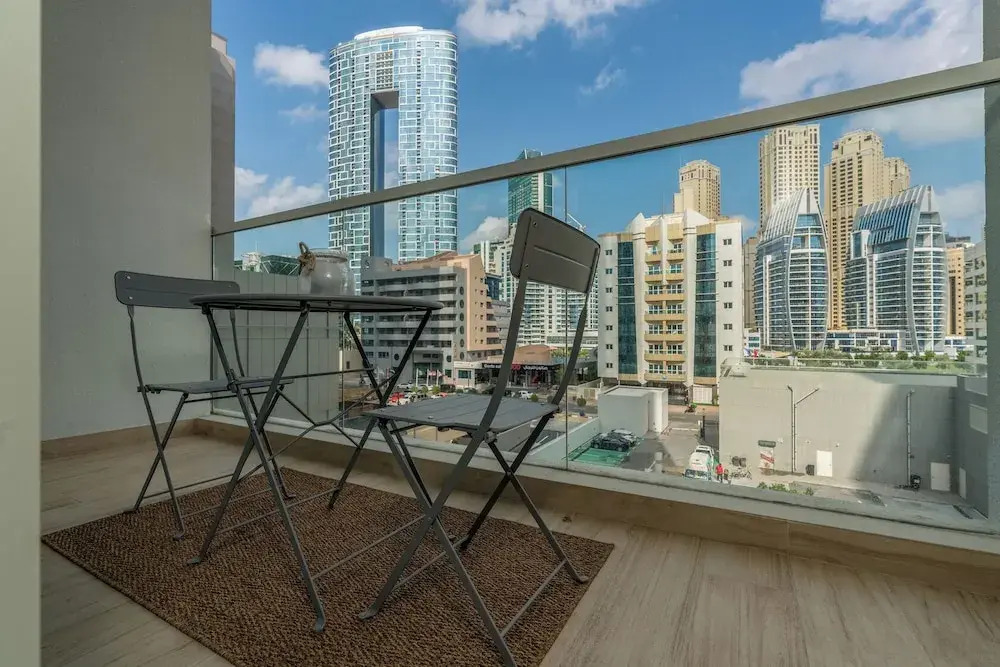 Stunning Apt Marina view with Balcony