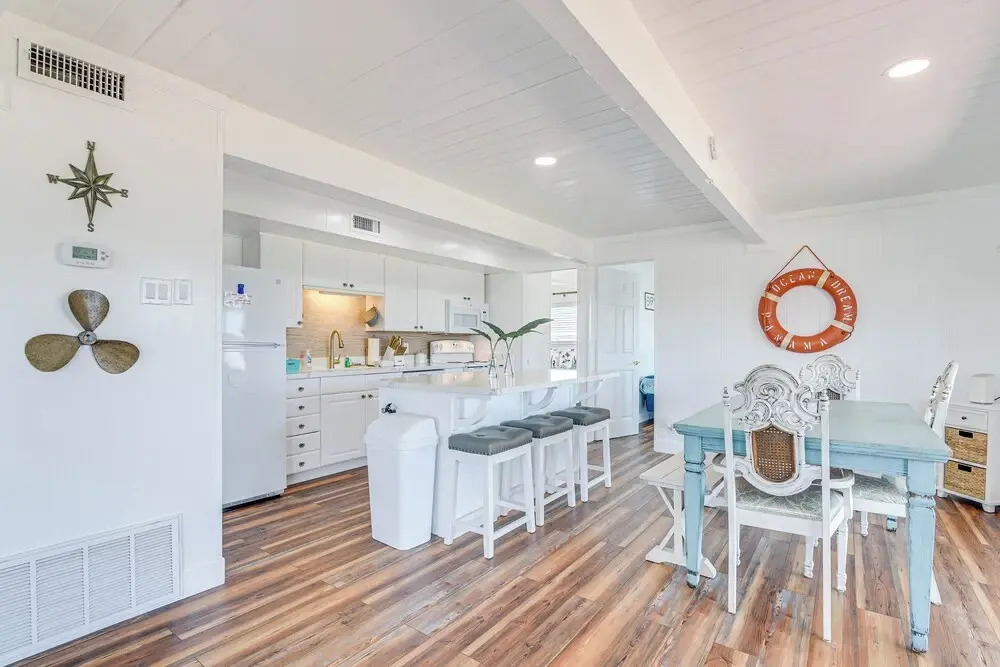 Enjoy the View, Walk to Beach! Galveston Hideaway