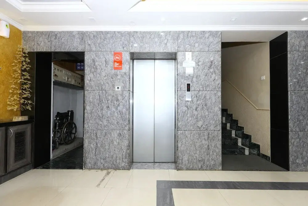 OYO 5319 Hotel Navaratna