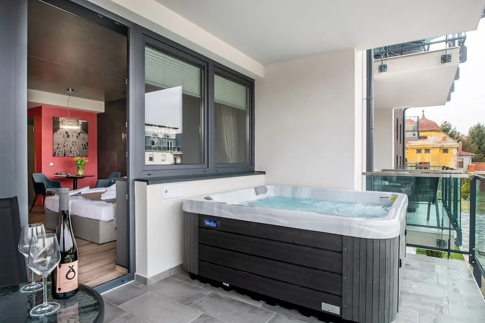 Onyx Luxury Sarvar