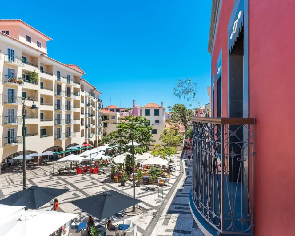 Casa da Praça Apartments - by Casas na Ilha