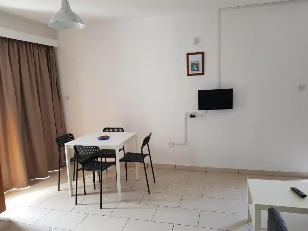 Valentinos Court