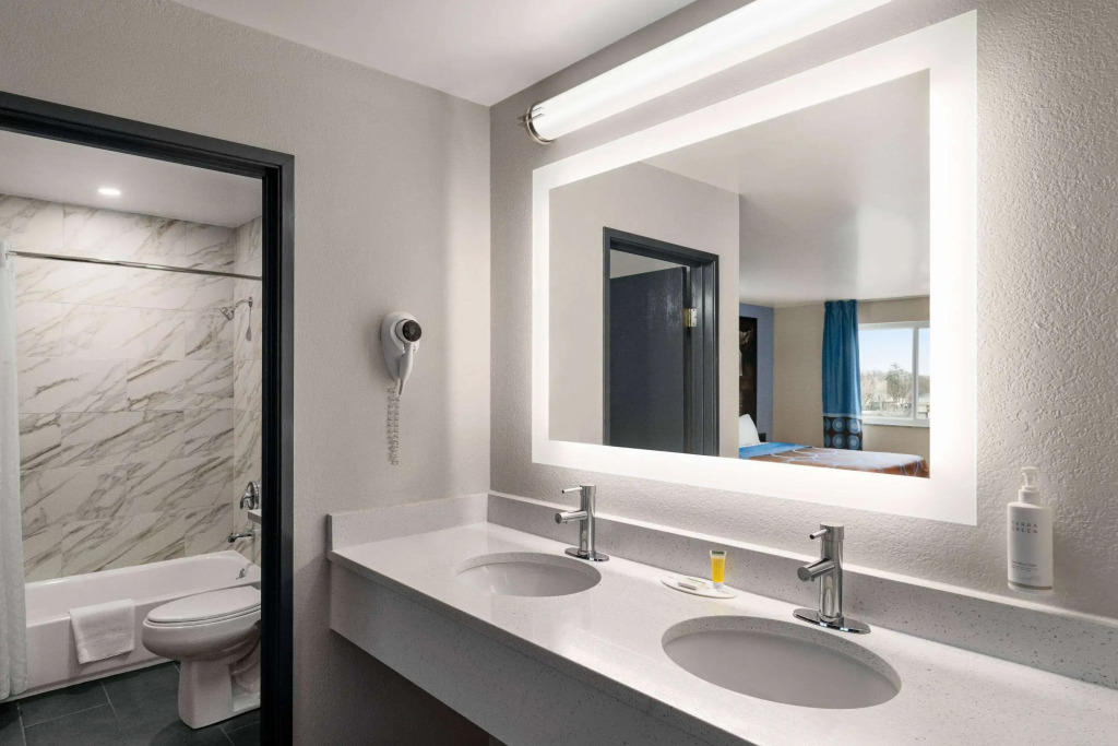 Super 8 by Wyndham Columbus Edinburgh