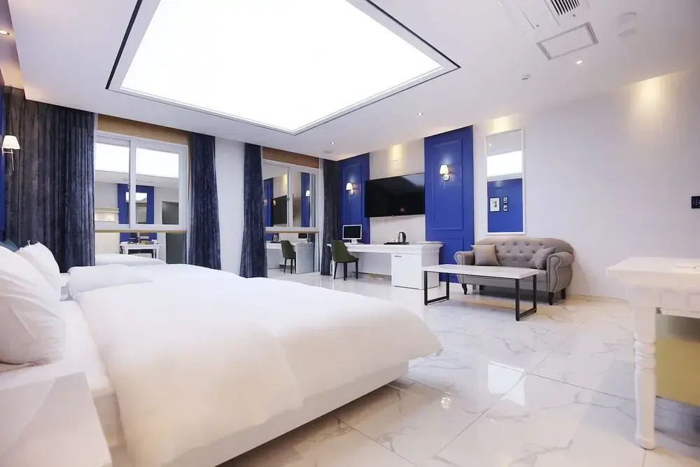 Hello Hotel