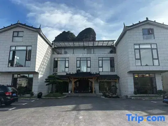 Longhushan Road Township Family Banquet Homestay
