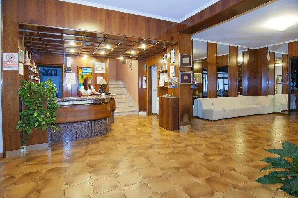 Hotel Apeneste