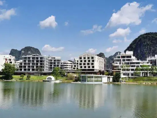 Yangshuo Hidden Place Mansion (Yulong River)