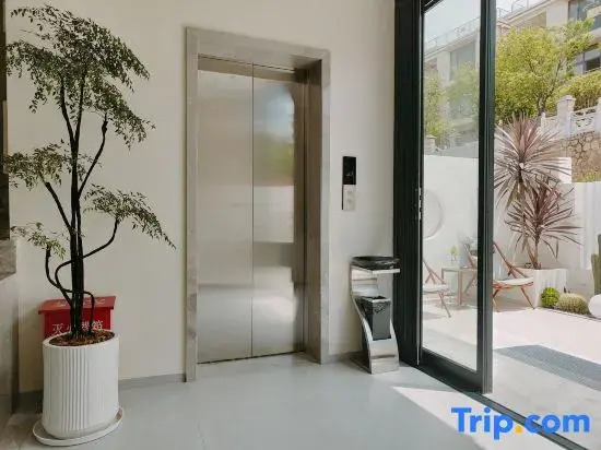 Zhibu Riverside Mountain View Villa (Dali Airport Erhai Branch)