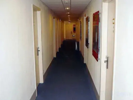 Changee Hotel MINI (Shanghai Baicheng Railway Station Zhongtan Road Subway Station)