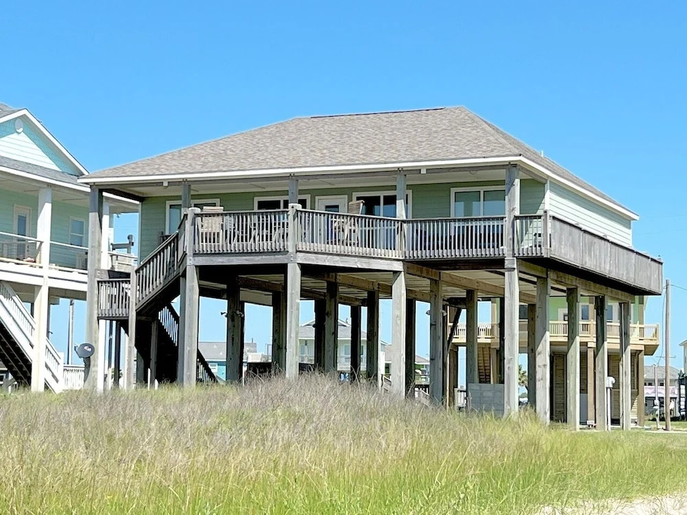 Beaches Be Trippin' 4 Bedroom Home by RedAwning
