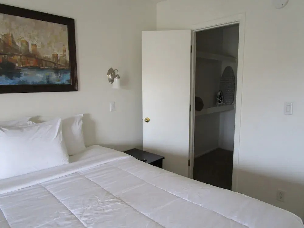 Park Suites at 135 - One Bedroom Apartment