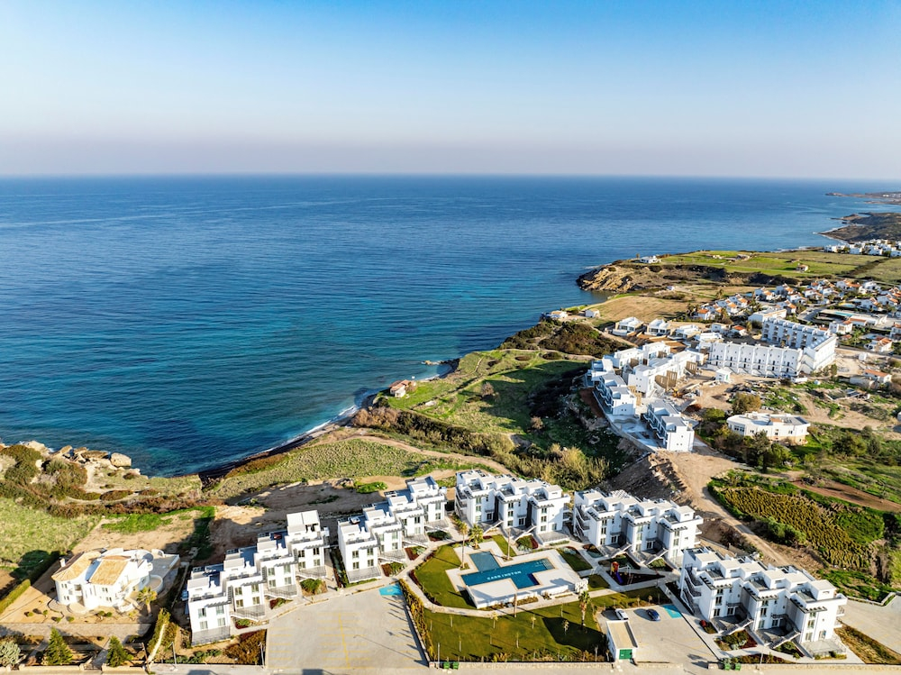 Atlantis Malibu by Carrington
