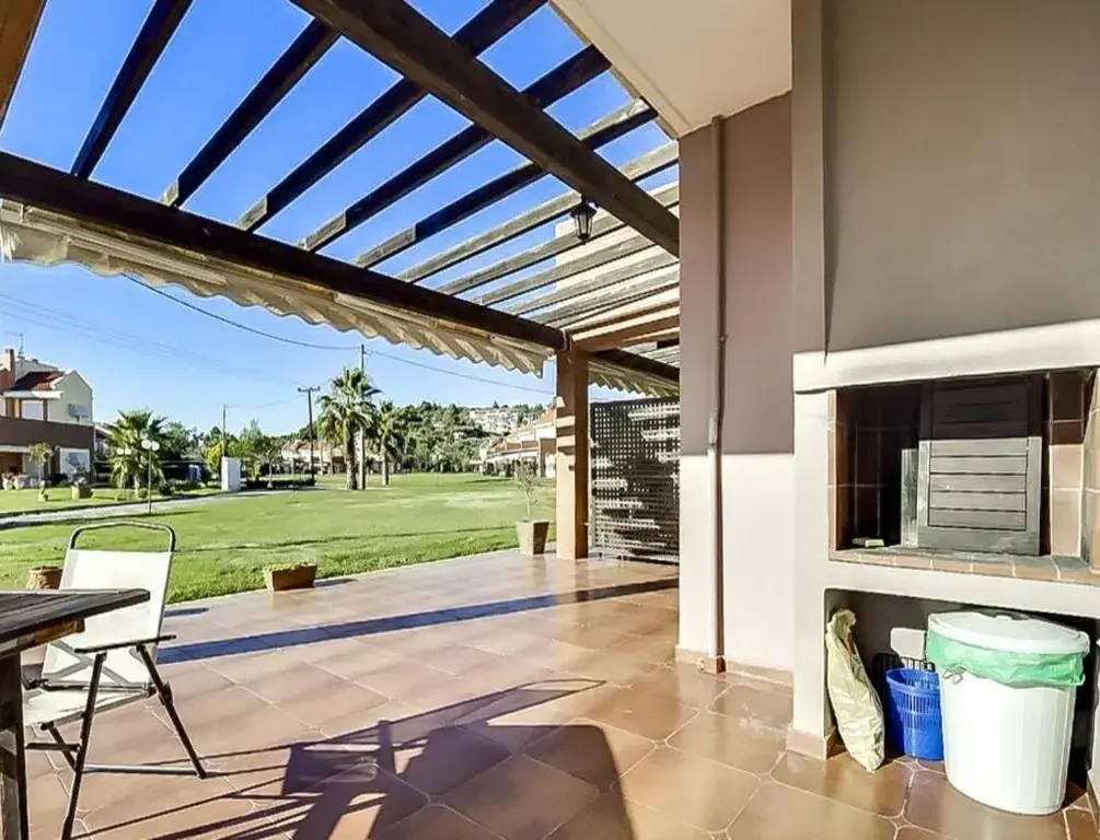 Relax in This Sithonia Property With Ocean Views