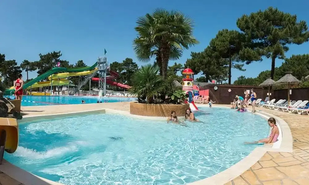 Property With 2 Bedrooms in Les Mathes, With Pool Access and Furnished