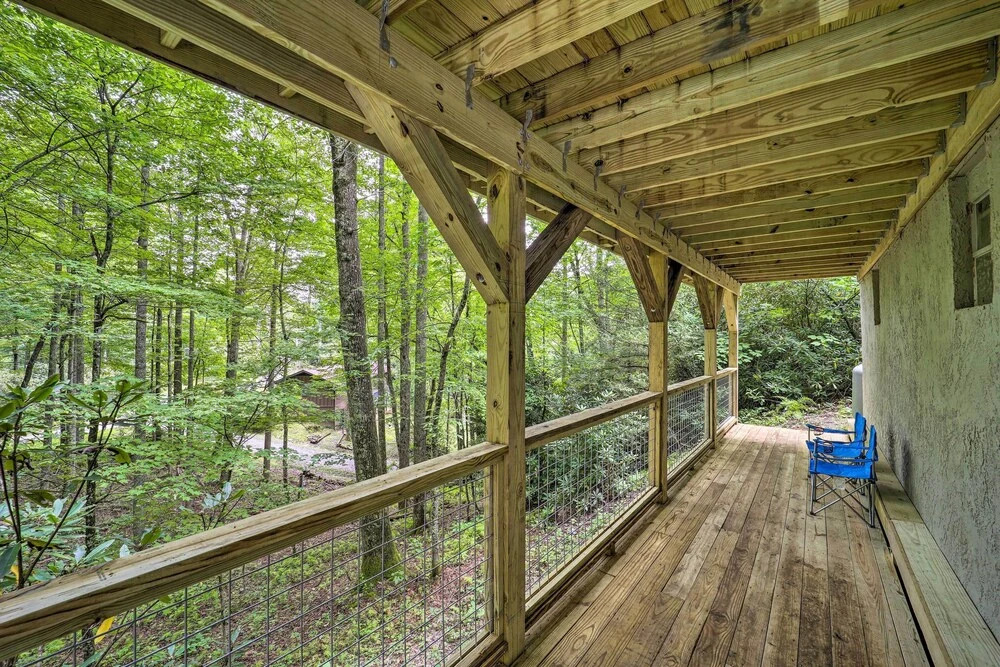 Spacious Cabin - 4 Mi to Blue Ridge Parkway!