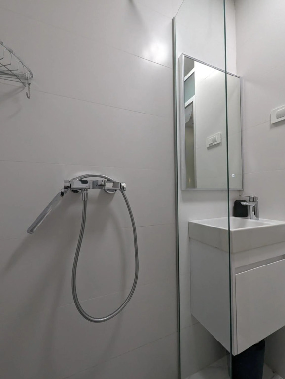 Chic Modern Studio in Historic Building w Floor Heating, 65" TV, Washer and Dryer