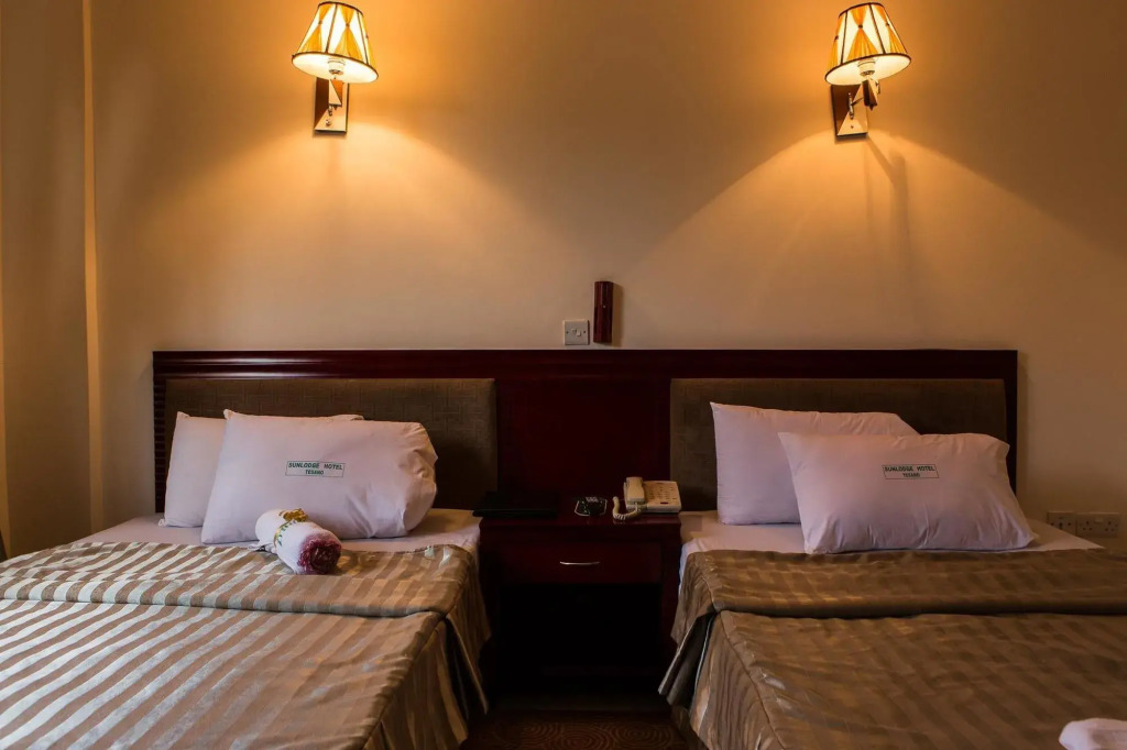 Sunlodge Hotel