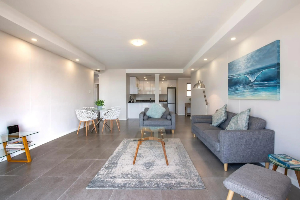 uSHAKA WATERFRONT - SPACIOUS SUBLIME STUNNER