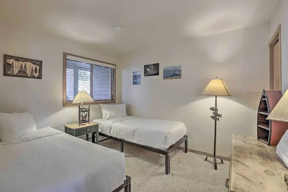 Condo w/ Views & Hot Tub Access in Silverthorne!