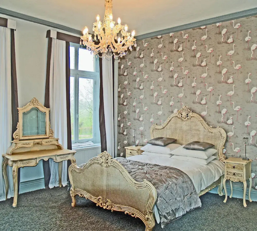 Maison De Plumes