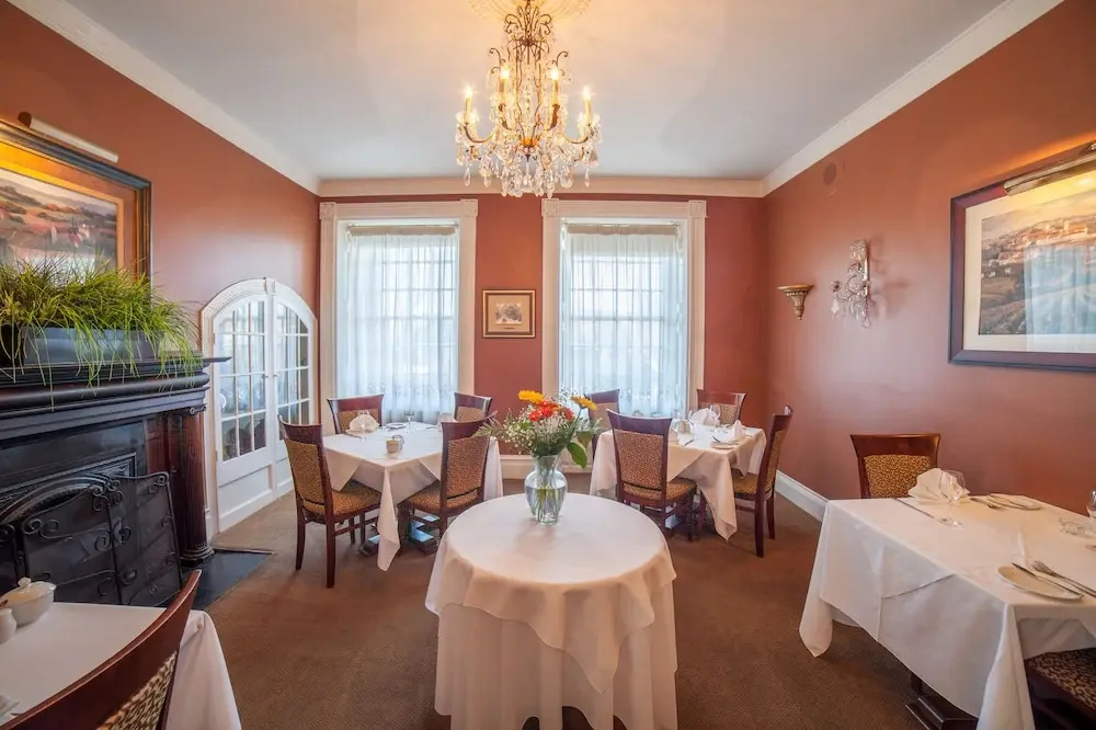 The Woodlawn Inn