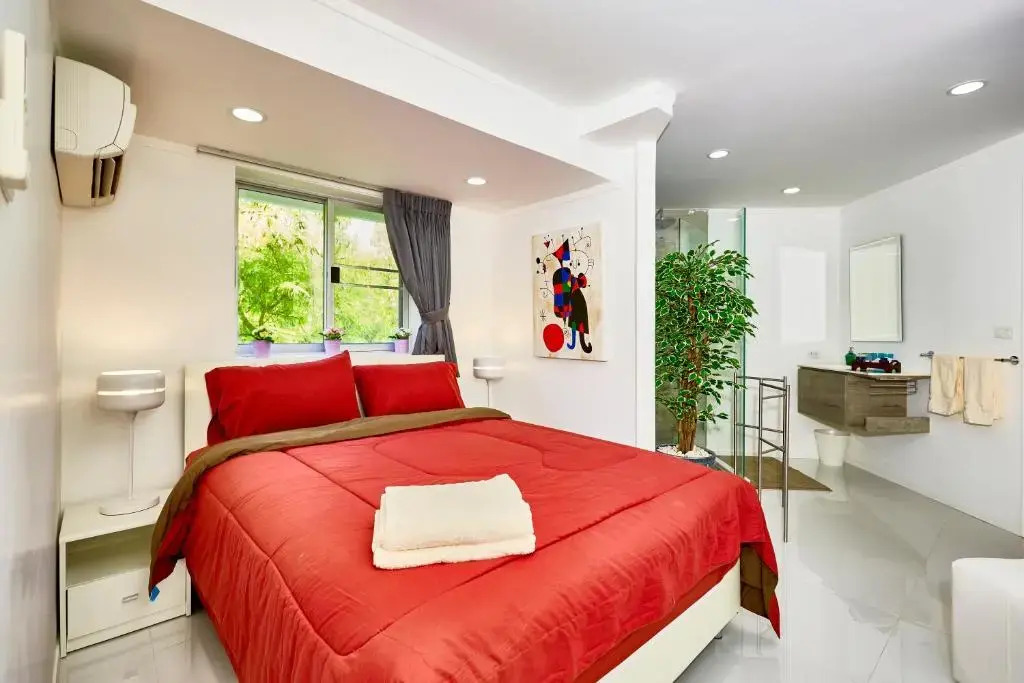 LUXURIOUS APARTMENT at VILLA NAVIN, 30's JOMTIEN BEACH