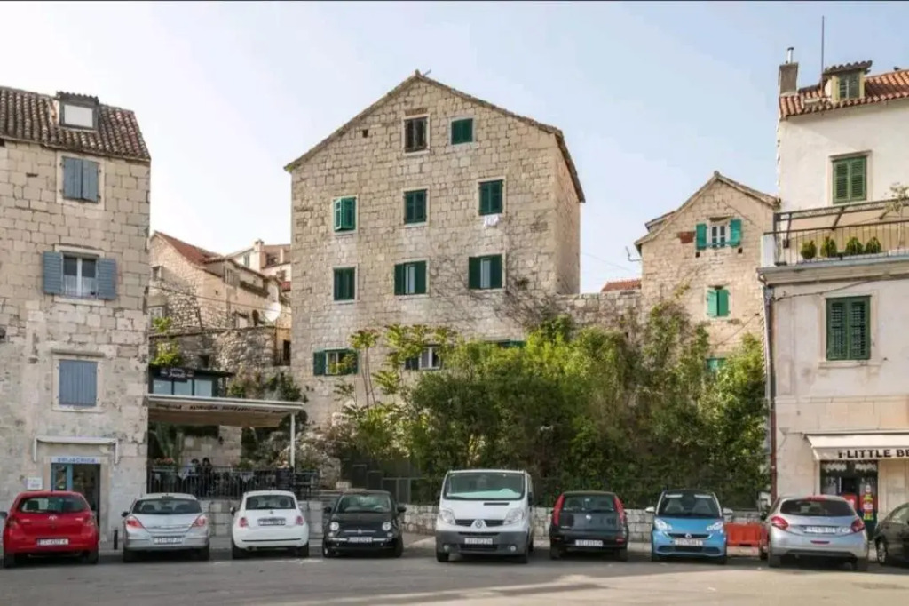 Old town vibes for 2, luxury room with sea view