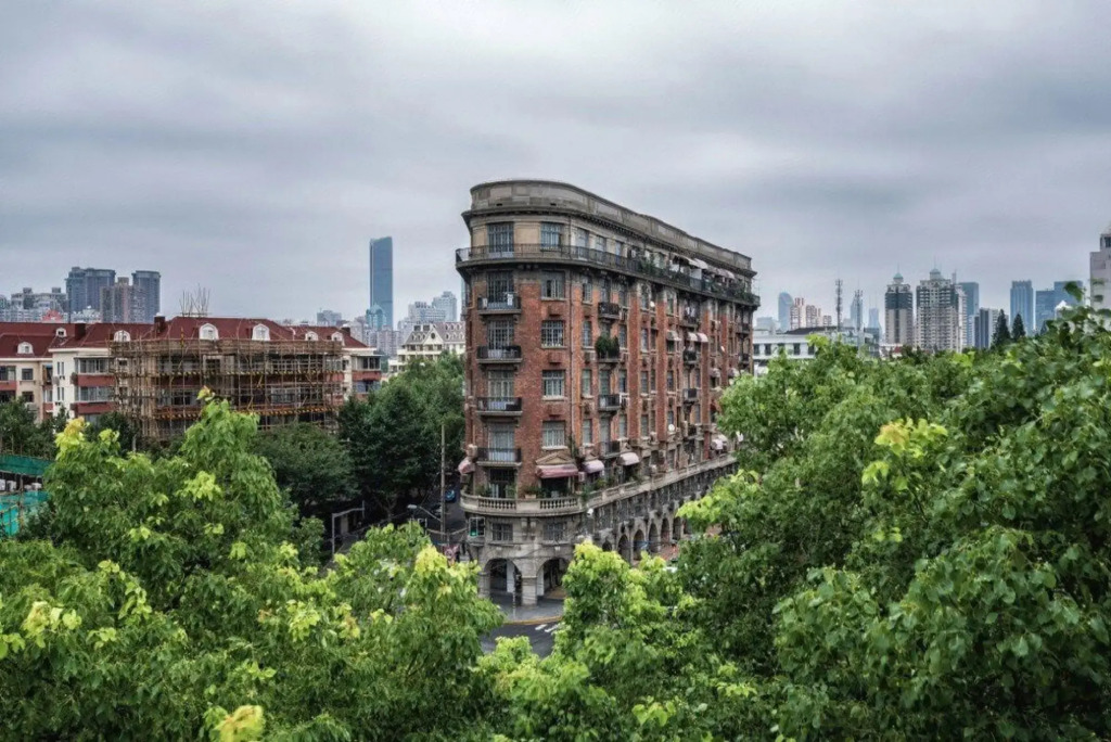 Elegance Life Hotel (Shanghai Jiangsu Road Metro Station)