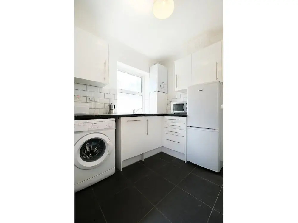 Beautiful, Bright and Spacious Flat for 4