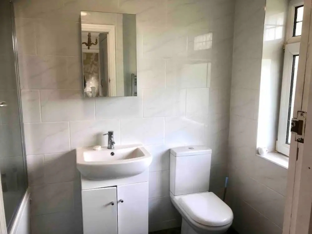 Inviting 5-bed House in Eastbourne