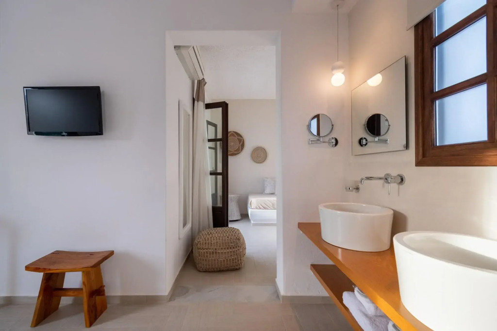 Aella Residence