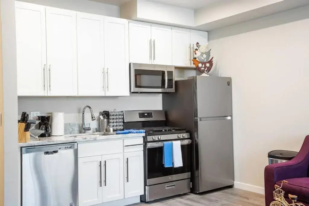 3 Floor TownHouse Next to Downtown Max 12 sleepers