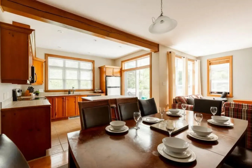 InstantSuites - Cheerful 3 Bedroom Cottage On Golf Course