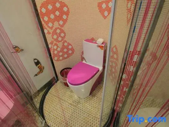 Yixin Hotel (Shanghai Guilin Road Subway Station)