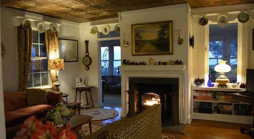 Black Walnut Point Inn