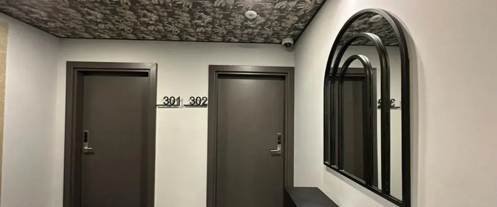 Second Suit Hotel