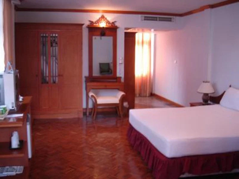 Drop In Club - Sunrise Hotel