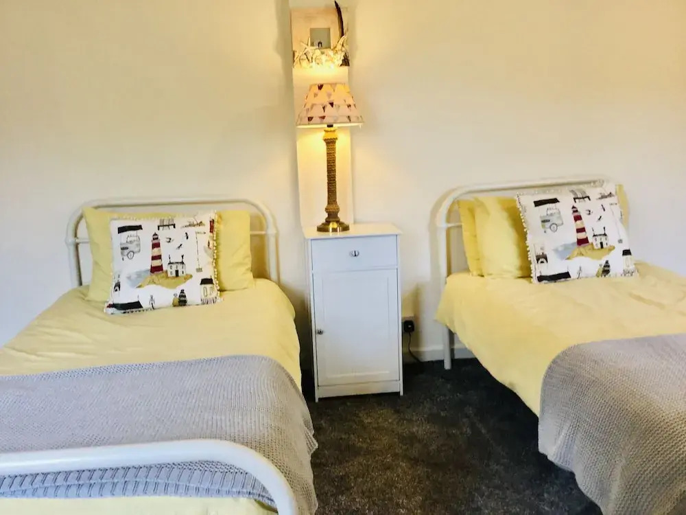 Charming 2 Bed House Near Rhoscolyn,discounts FOR