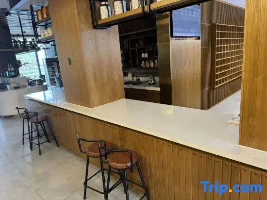 James Joyce Coffetel (Korla Development Zone Petrochemical Avenue)