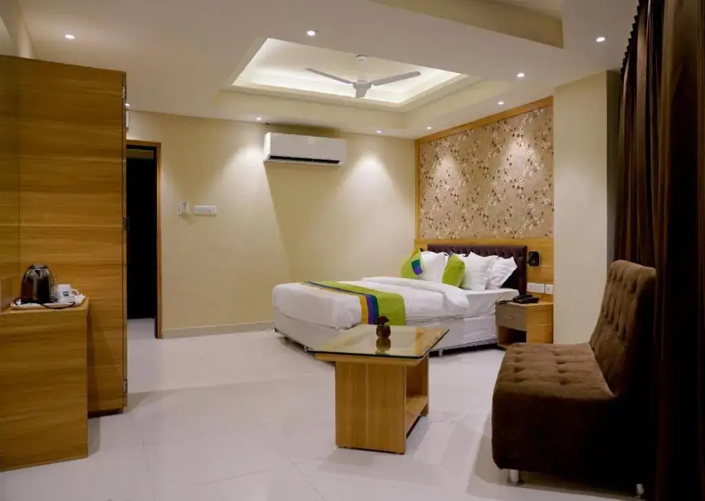 Click Hotel Capital House