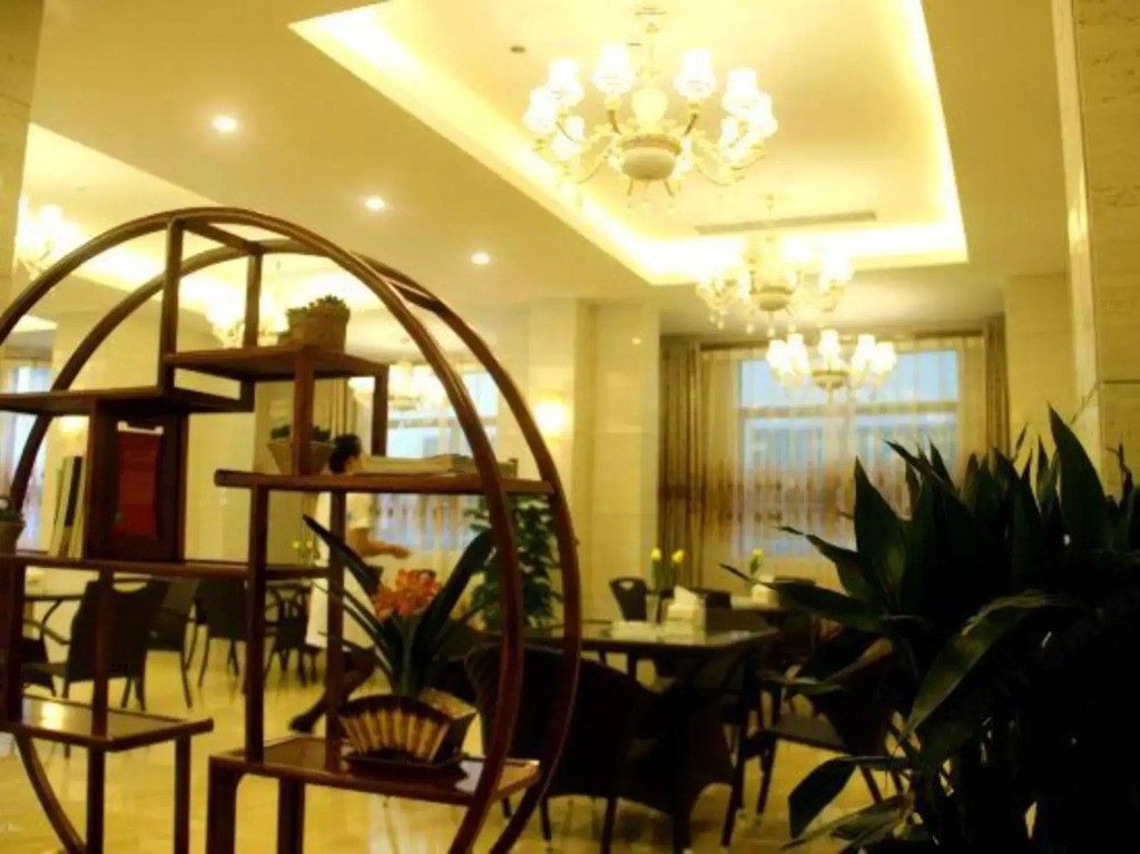Jiangnan Baoyue Business Hotel (Sea Travel Duty Free Eternal Love Store)