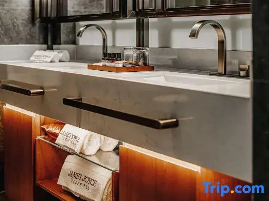 James Joyce Coffetel (Korla Development Zone Petrochemical Avenue)
