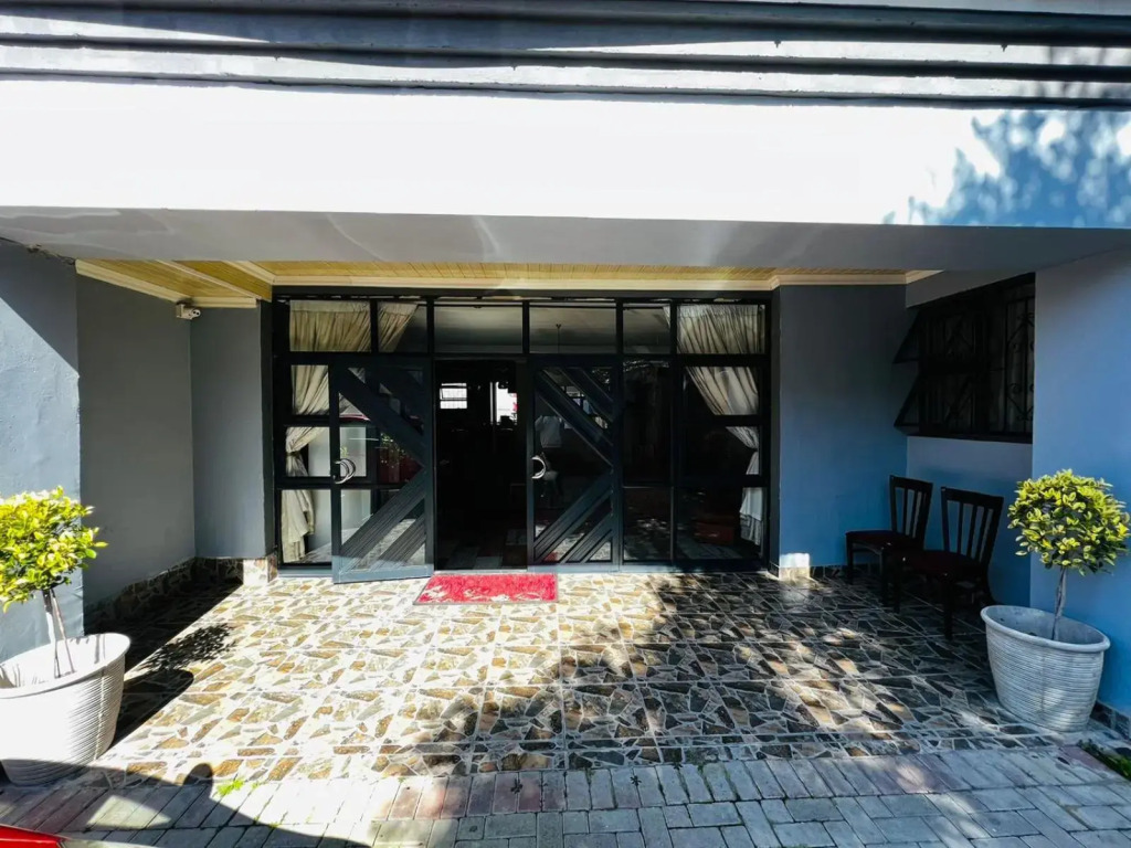 Victoria Guest Lodge
