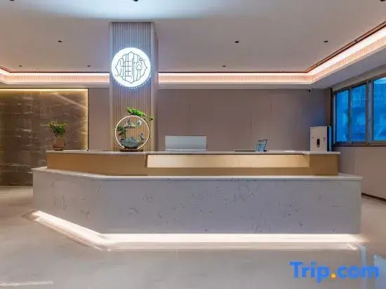 Yayue Boting Garden Hotel (Mangshi Square & Airport Branch)