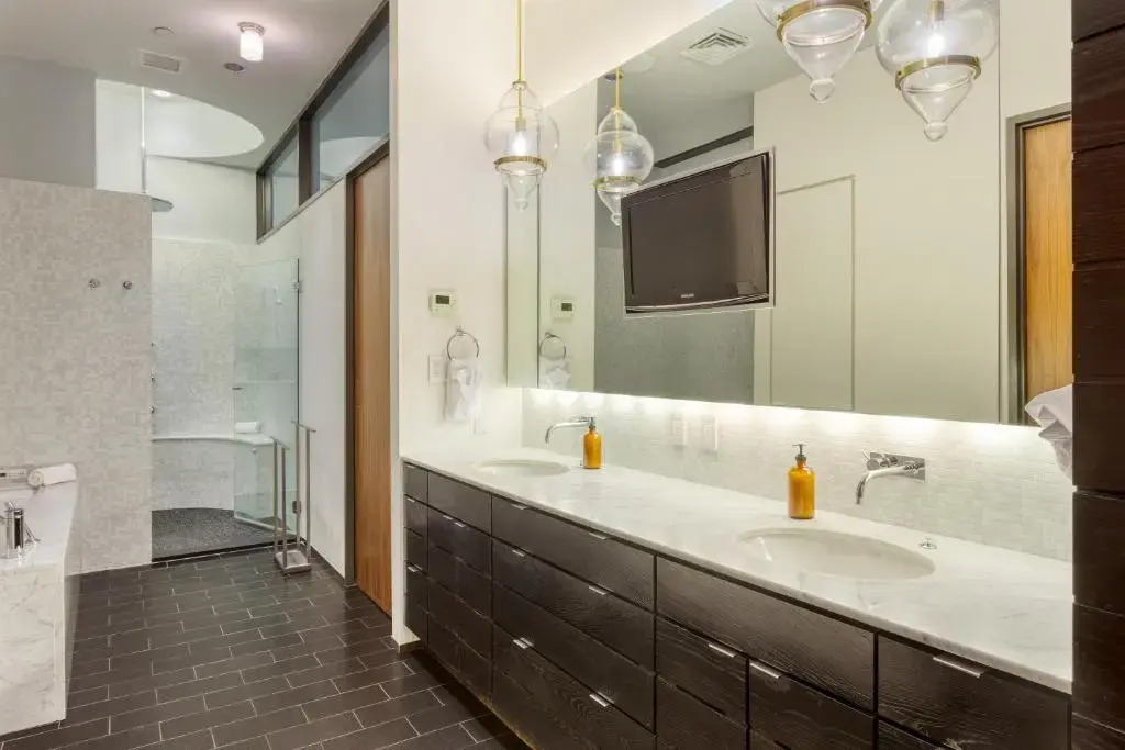 Paramount Place by Avantstay 4 Story Apartment in Heart of Austin w/ Movie Theatre