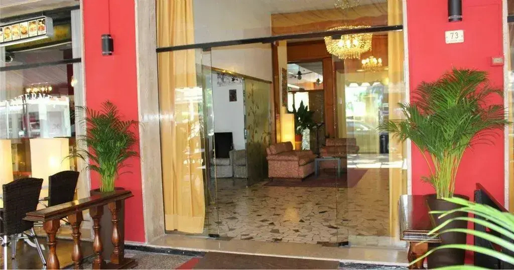 Hotel AMALFI & Restaurant Karaoke Bar
