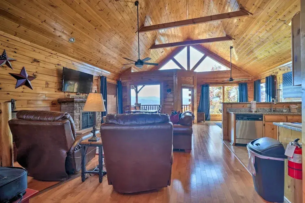 Pigeon Forge Mountain Cabin: Hot Tub & Resort Pool