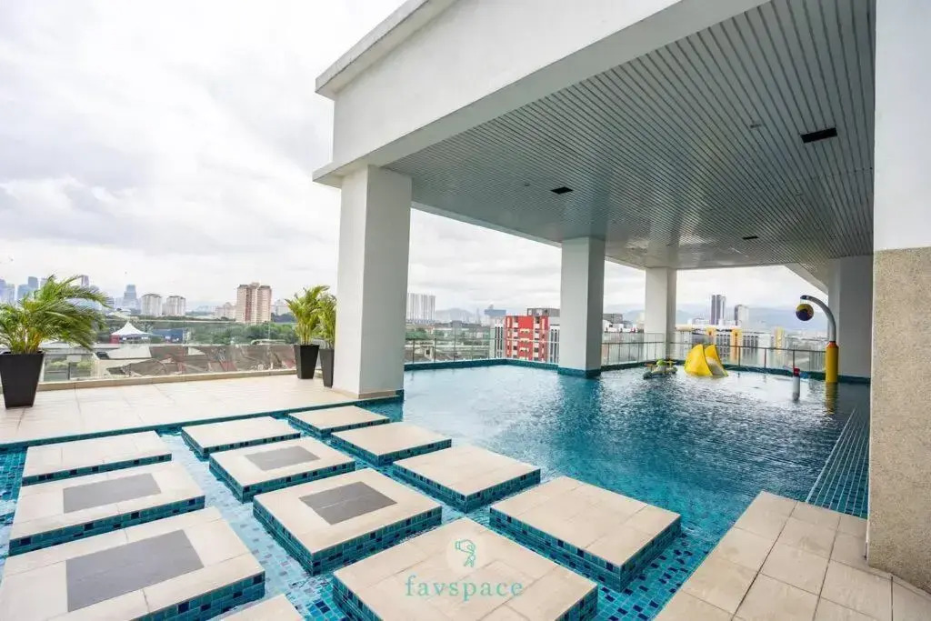 Lovely 4-bedroom condo with pool for 6 pax - Cheras