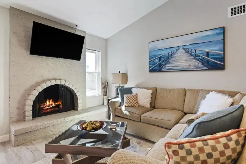 Modern and Stylish Remodeled 4 Bdrm w/ HTD Pool!